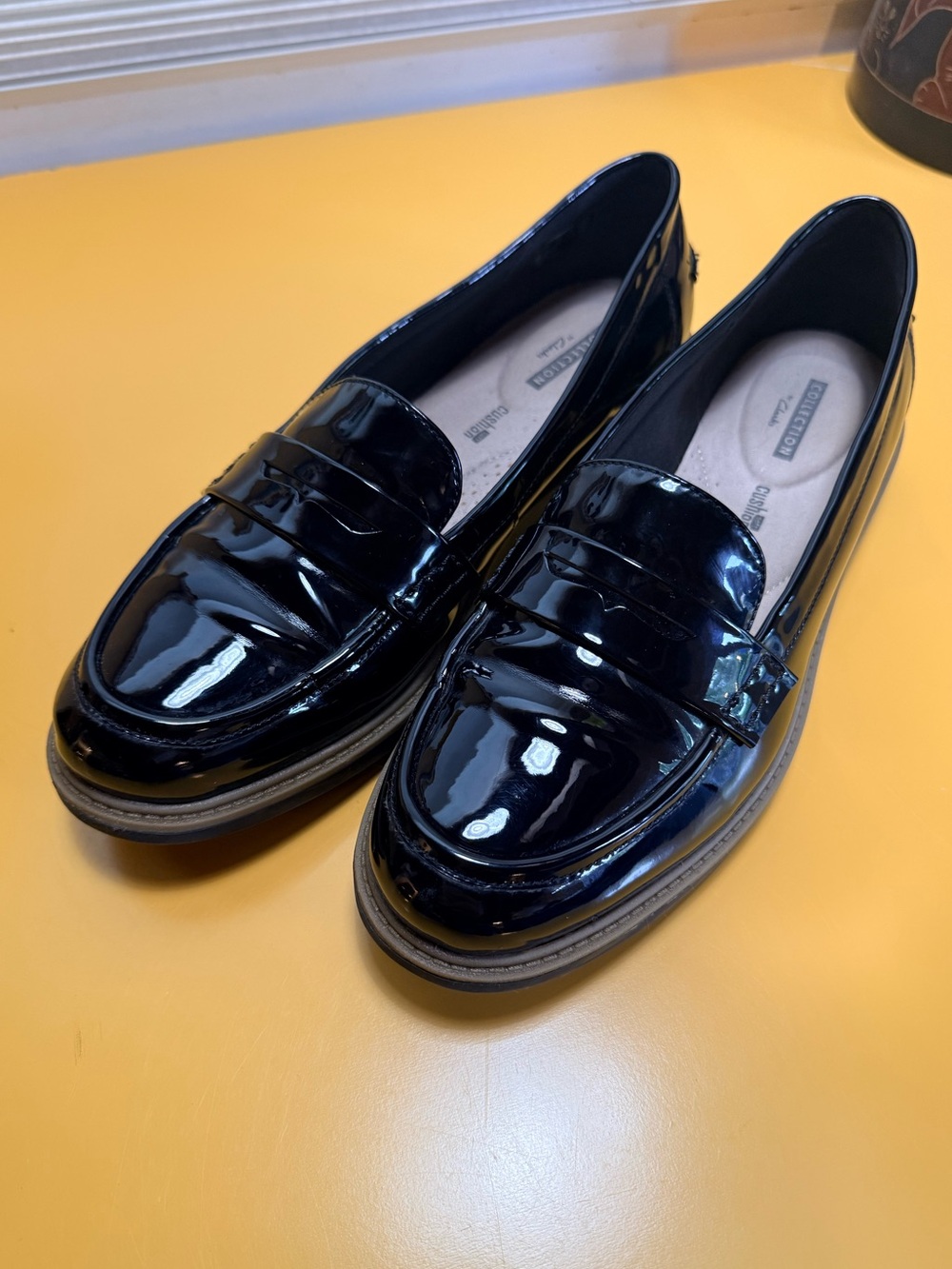Clarks Patent Leather Penny Loafers - Glossy Black size 10 - Picture 3 of 7